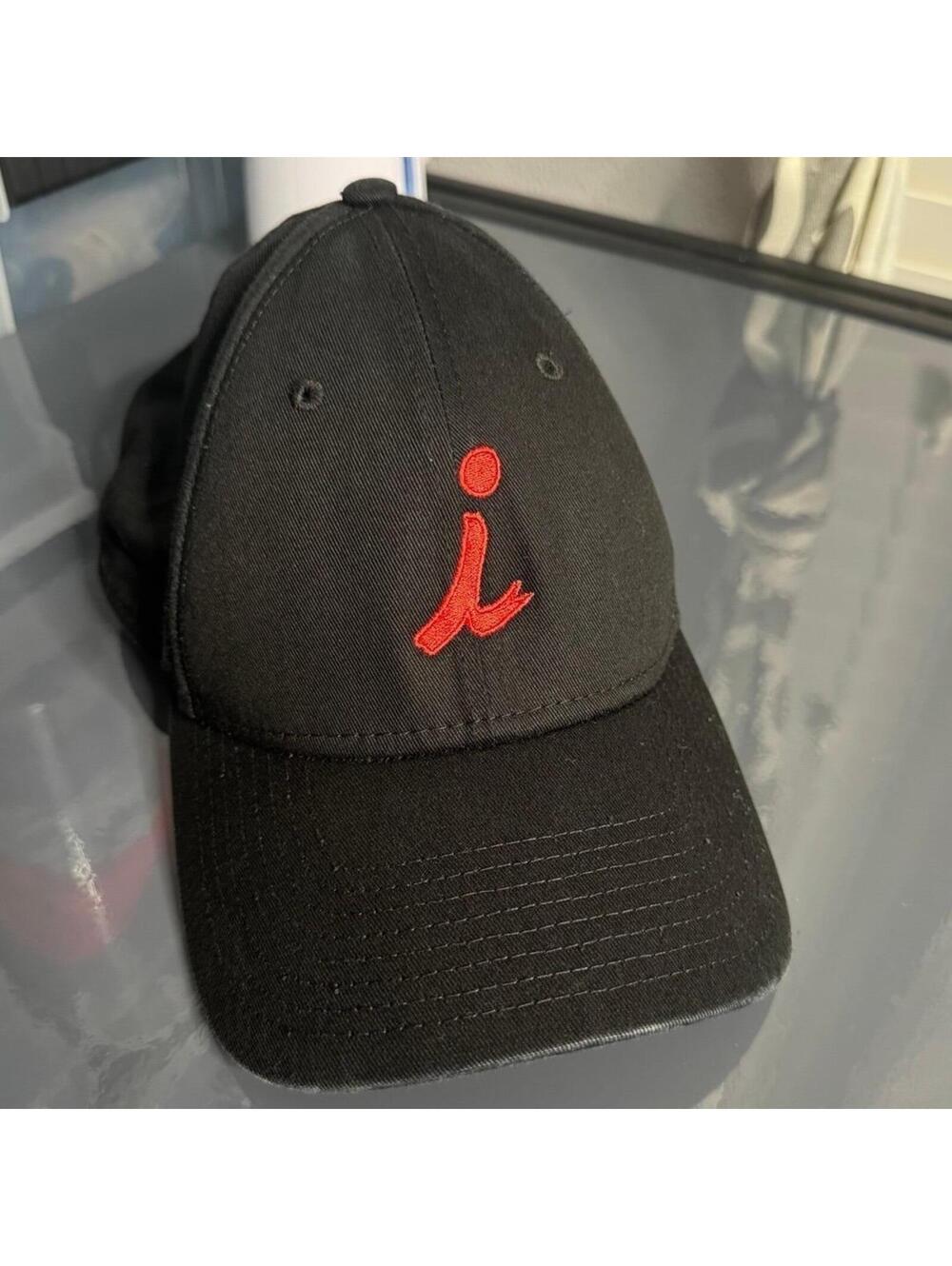 NEW ERA 9Forty adjustable black hat with Red “i” In Cursive